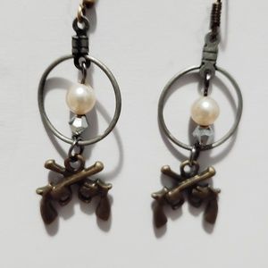 Pistol pearl earrings